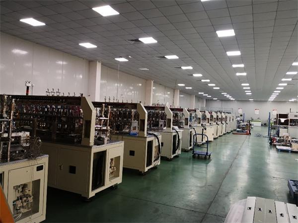 龍雨熱彎?rùn)C(jī) 以驚人研發(fā)速度與成就重塑電子設(shè)備制造格局